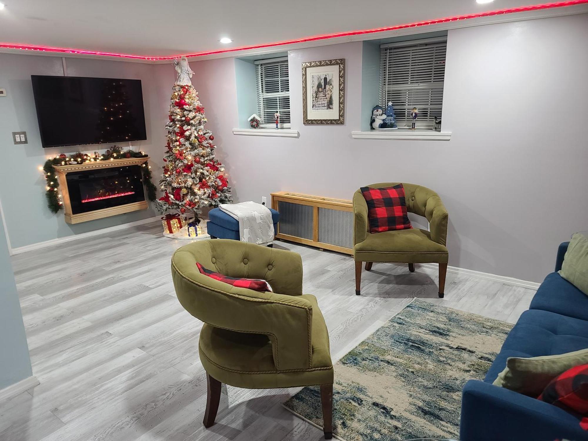 Lovely 2 Bedroom With 2 Entrance And Parking Apartment