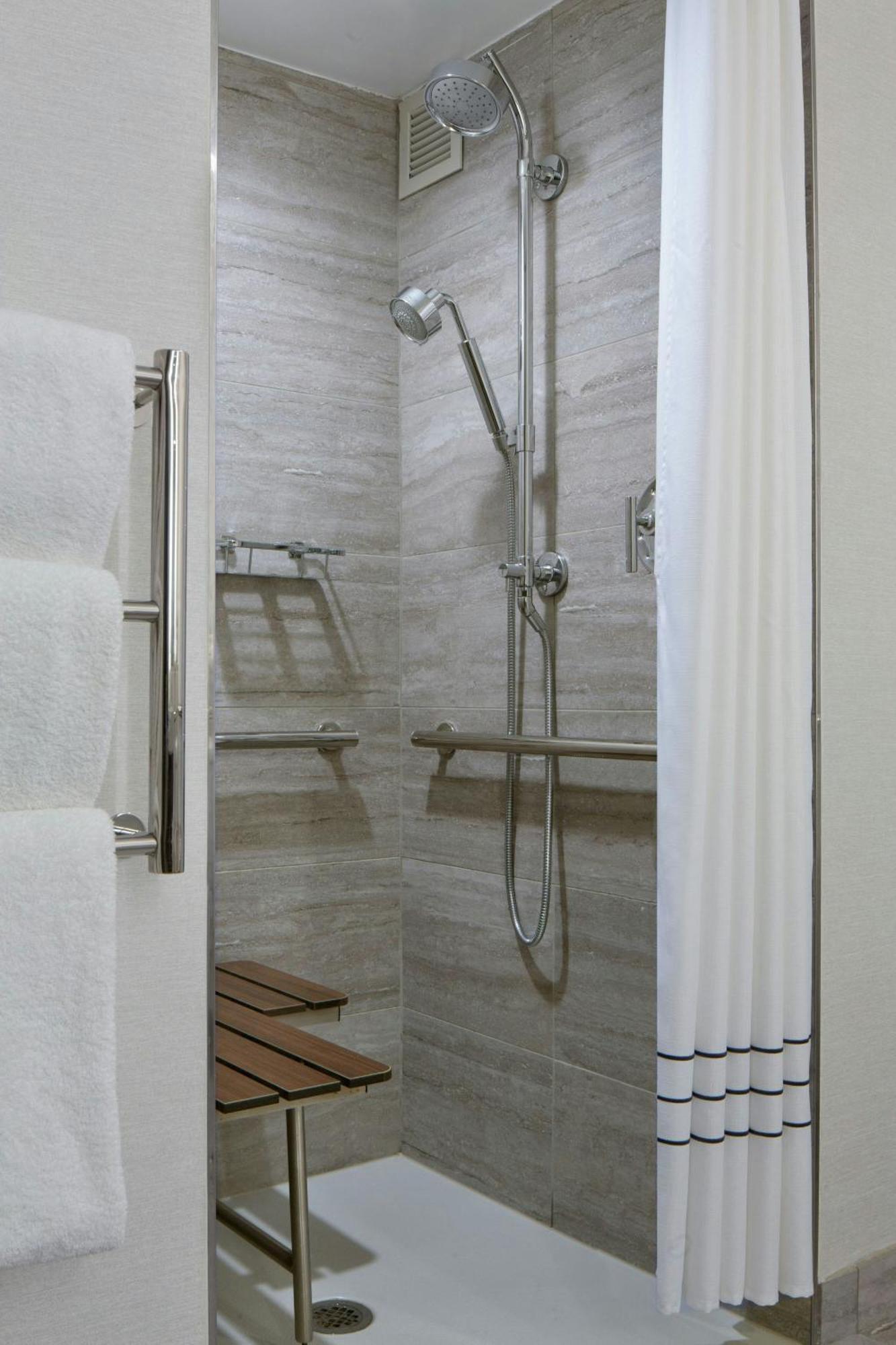 Hotel Laguardia Airport Marriott 4*