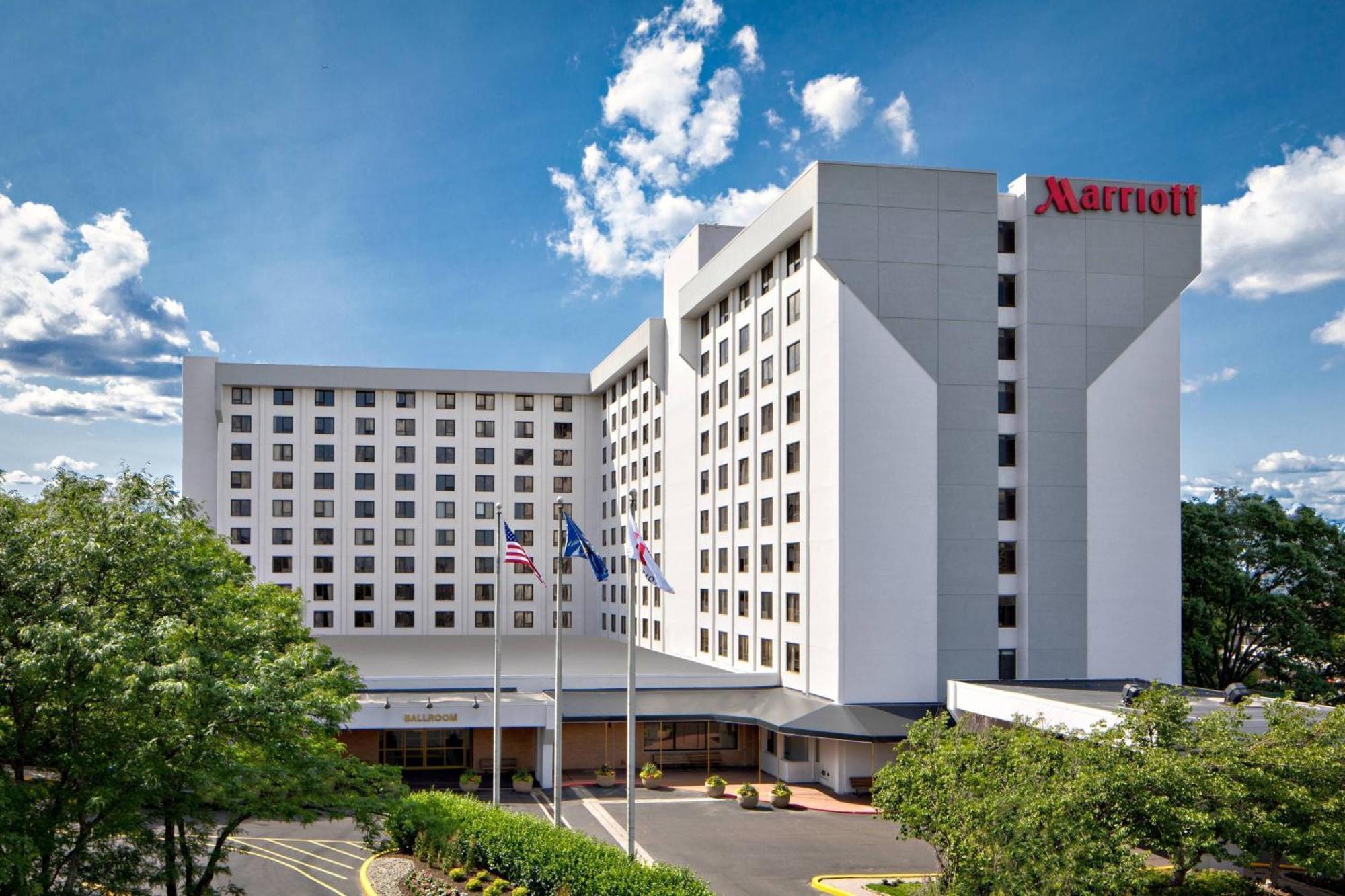 Laguardia Airport Marriott 4*