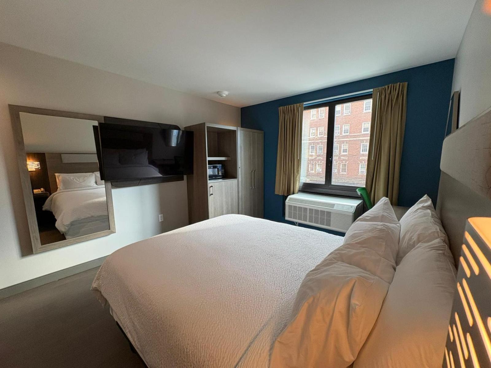 Hotel Holiday Express & 3*