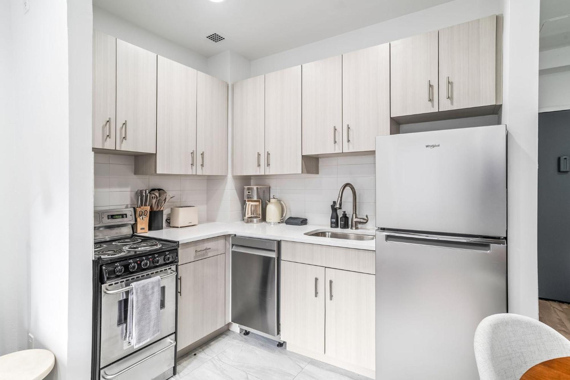 Apartment Sleek 2 Bed 1 Bath By Chrysler Building & Bustling Murray Hill *