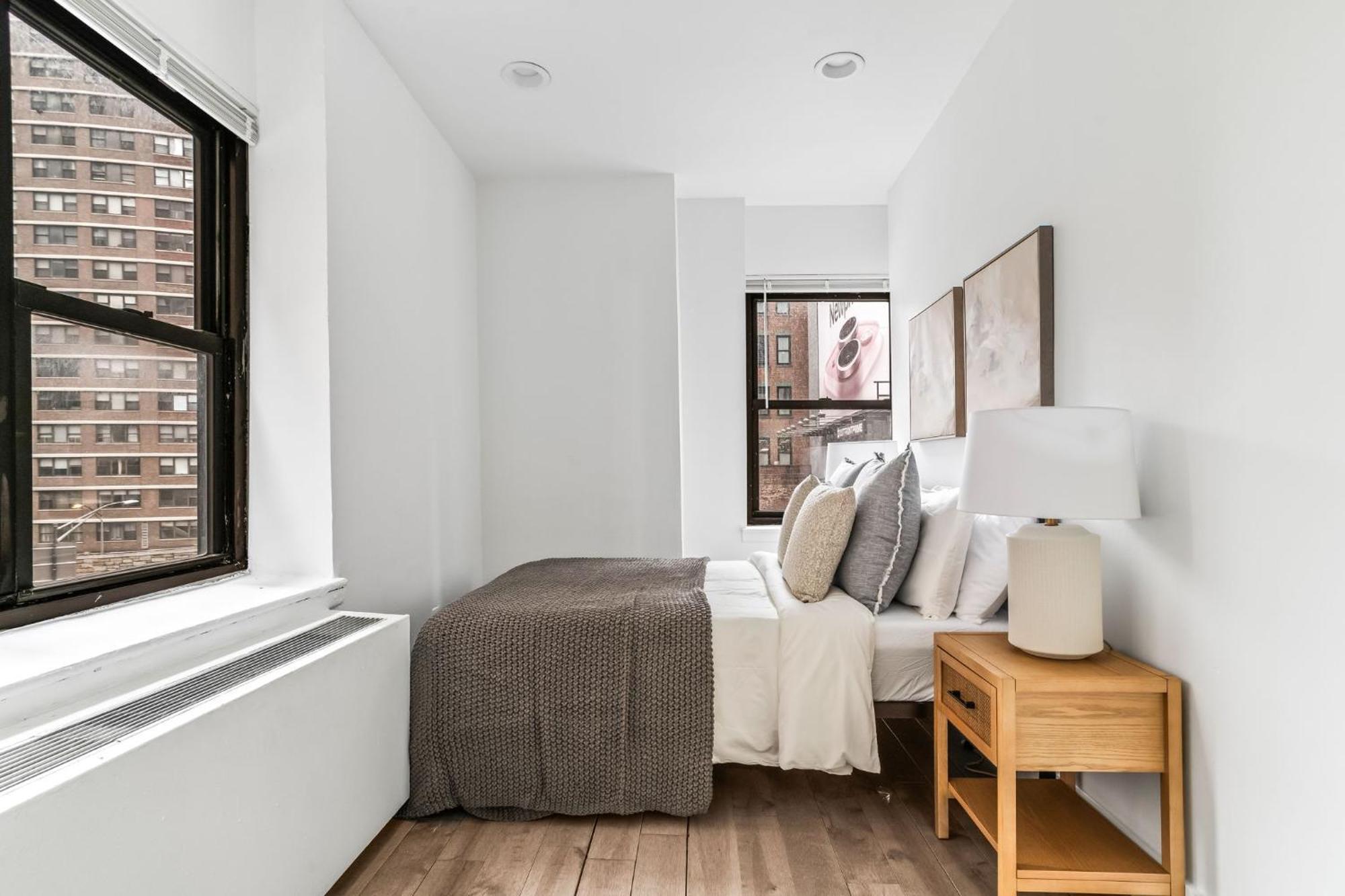 Sleek 2 Bed 1 Bath By Chrysler Building & Bustling Murray Hill Apartment