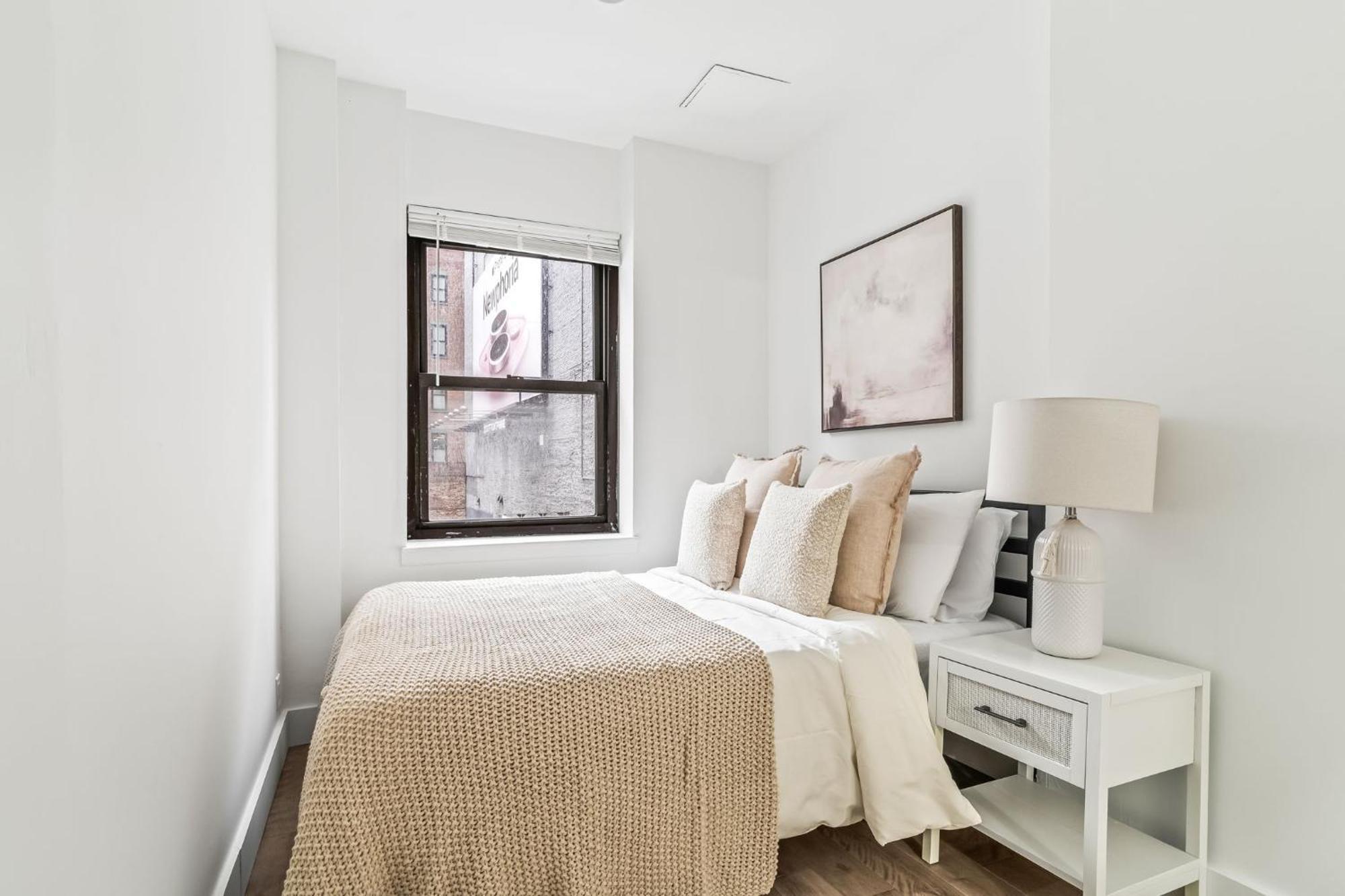 Sleek 2 Bed 1 Bath By Chrysler Building & Bustling Murray Hill