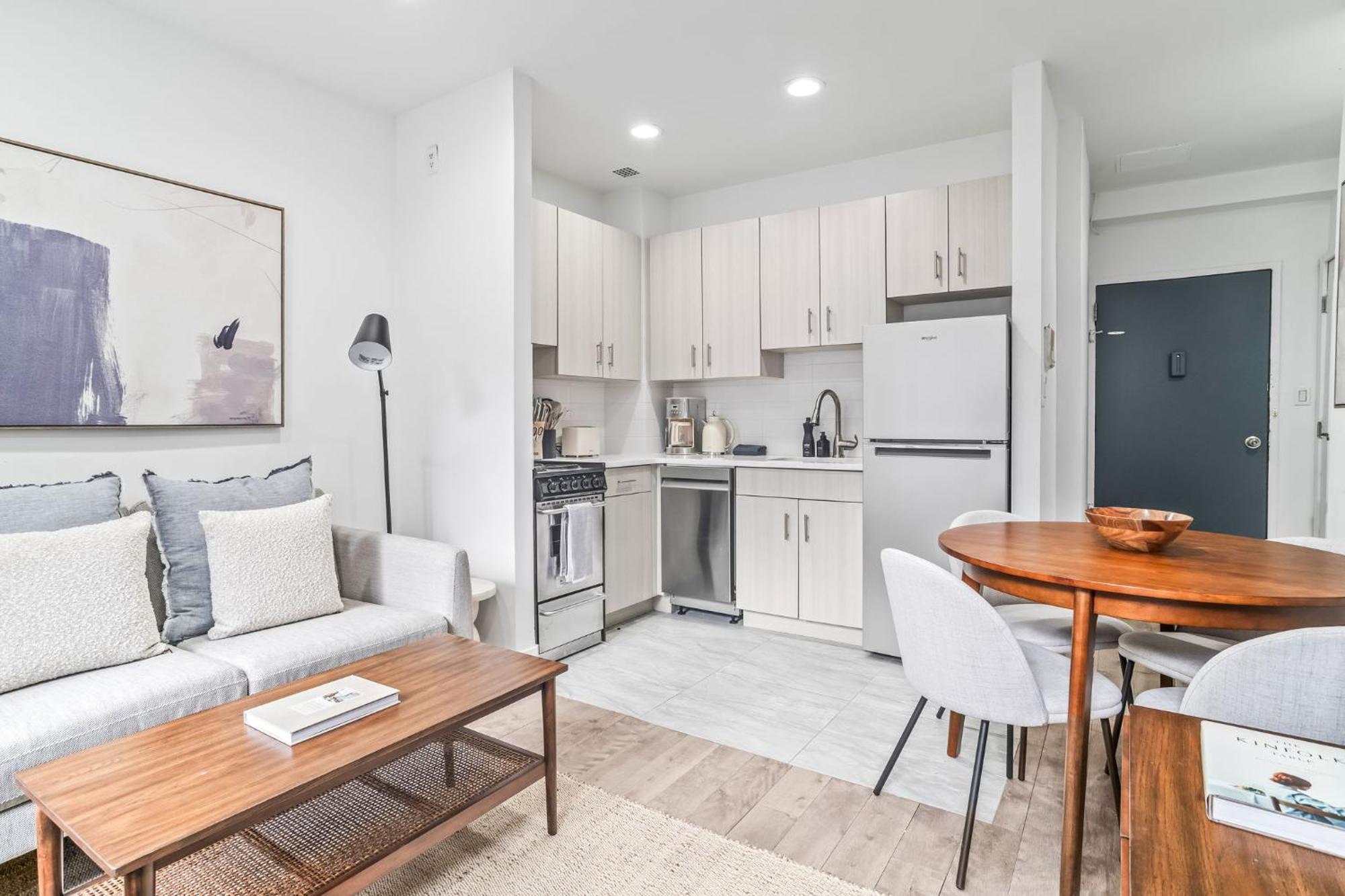 Sleek 2 Bed 1 Bath By Chrysler Building & Bustling Murray Hill Apartment *