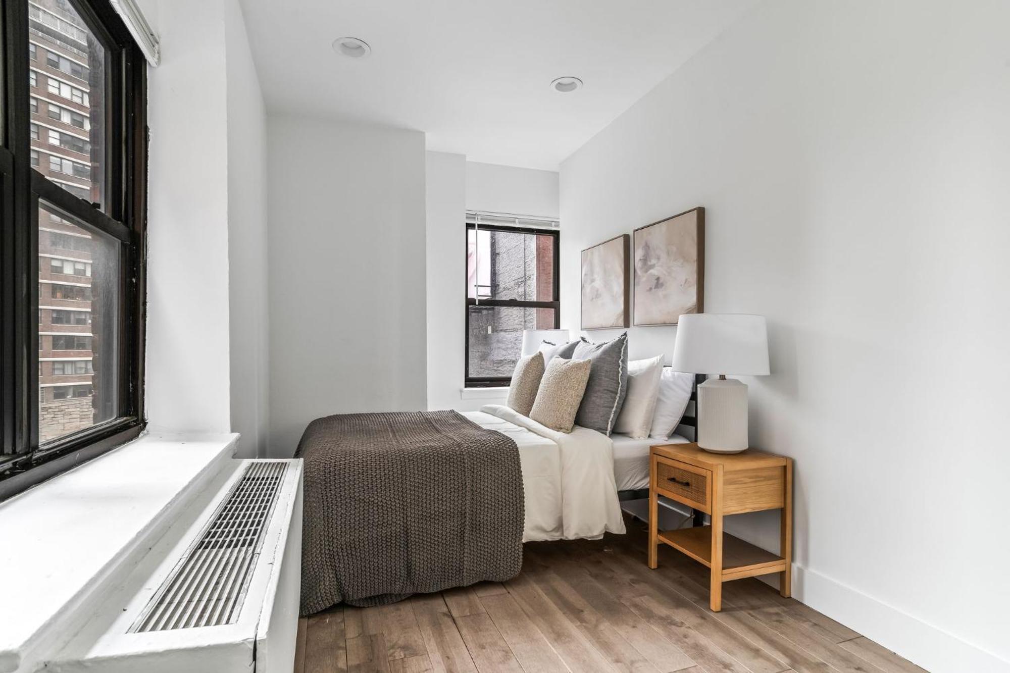 Sleek 2 Bed 1 Bath By Chrysler Building & Bustling Murray Hill