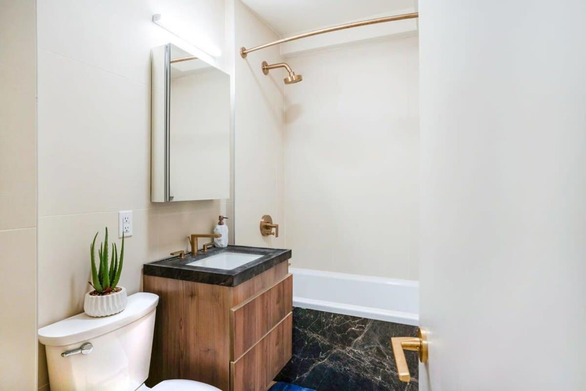 52-3d Massive New Reno 2br