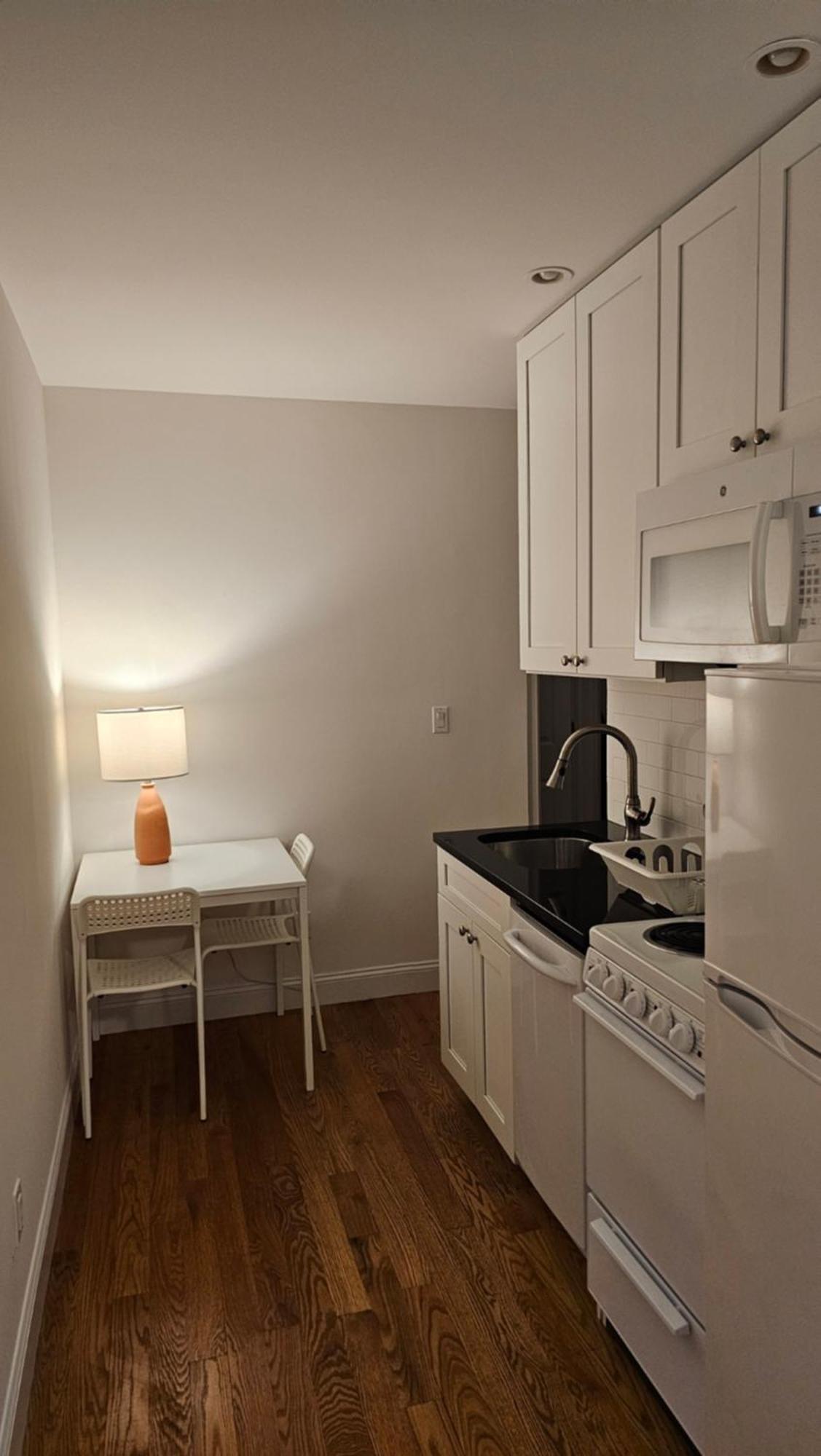 Lamartine Chelsea Hostel