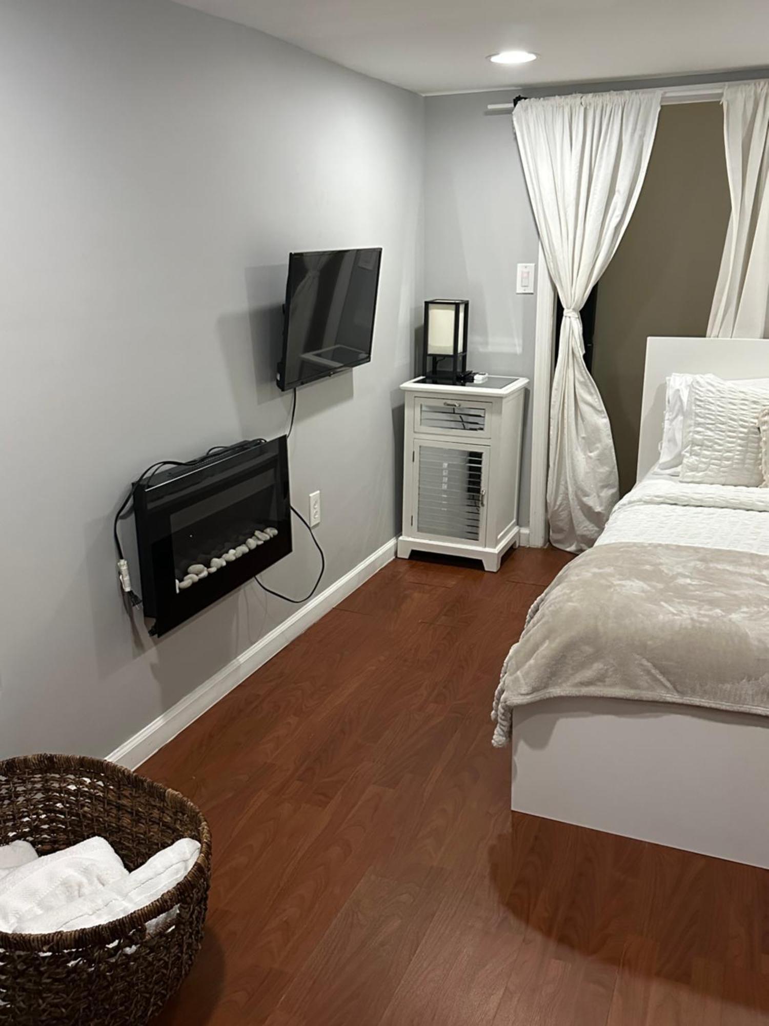 Morris Park Area Apartment *