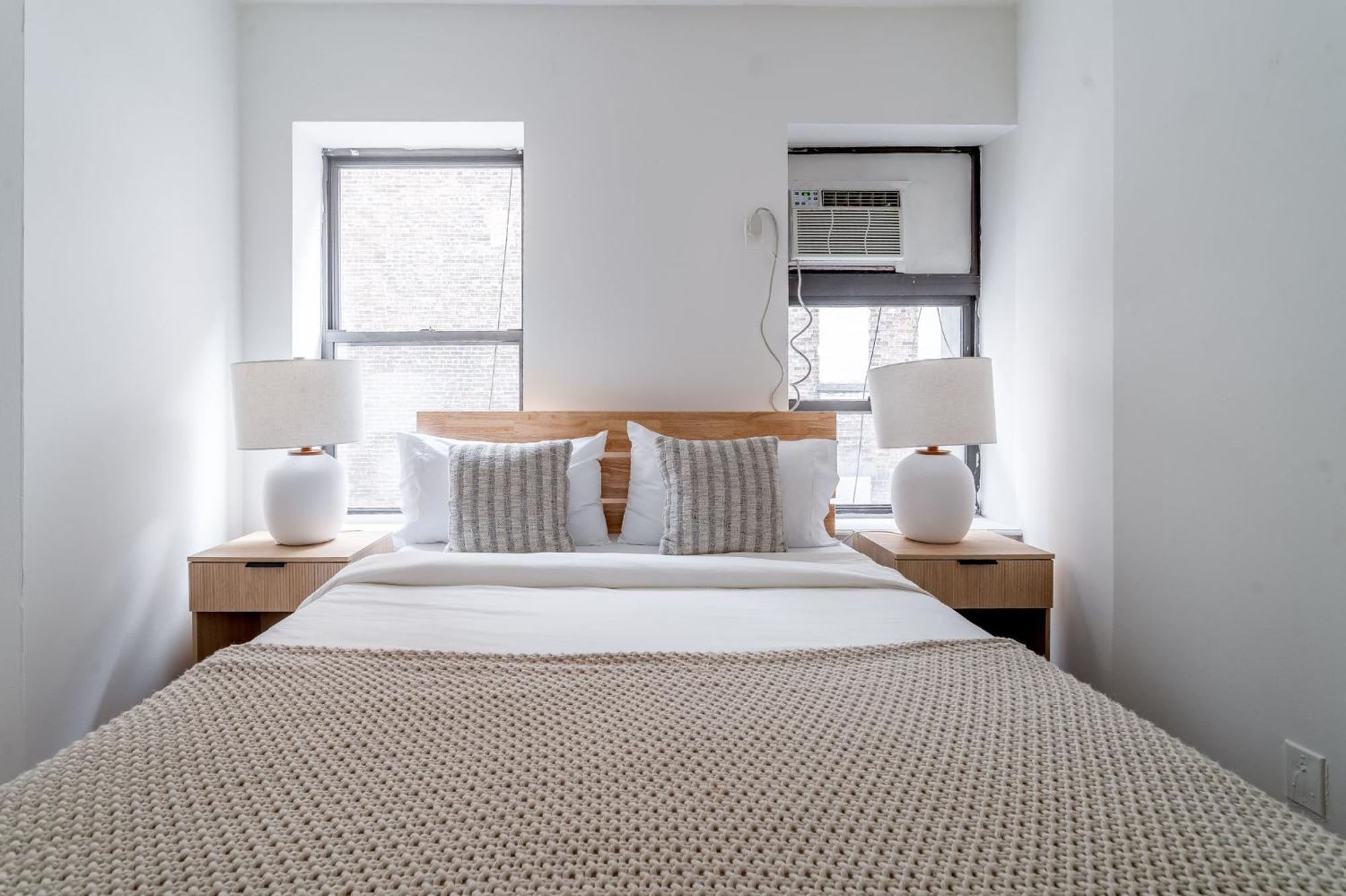 And Cozy 3br 1ba Escape In Hells Kitchen Close To Times Square *