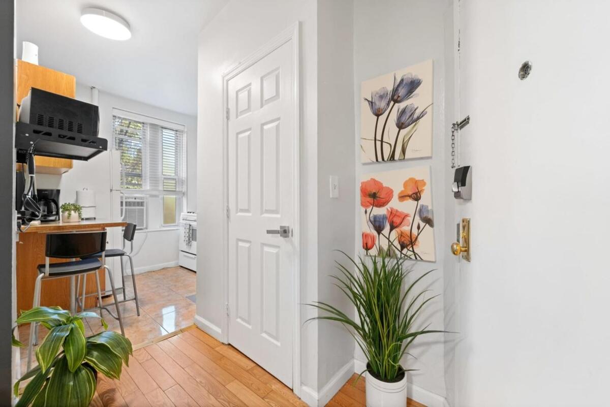 Convenient 2br - Walking Distance To Times Square New York