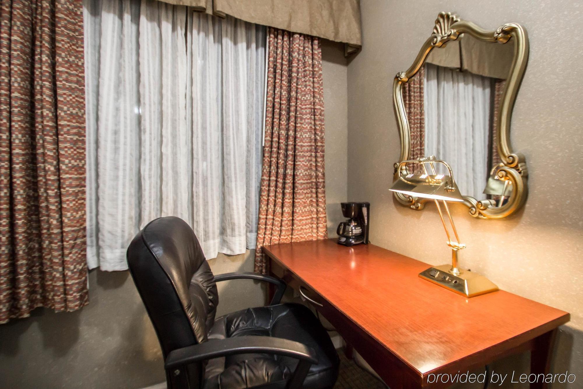 La Quinta By Wyndham City Central Park Hotel