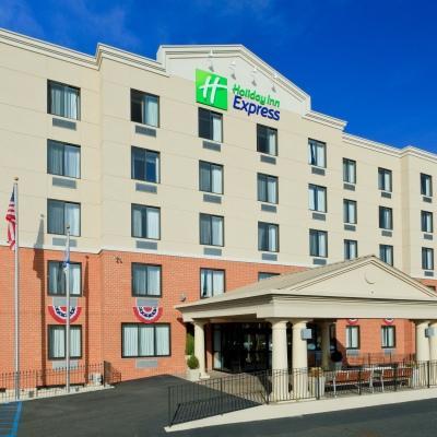 Holiday Express Staten Island West Hotel