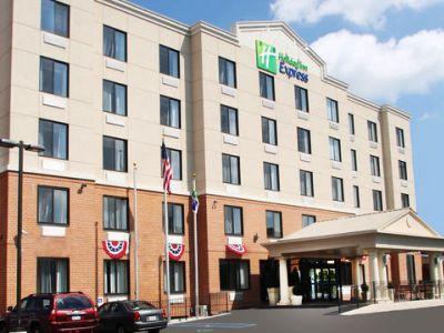 Holiday Express Staten Island West Hotel