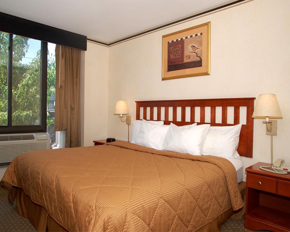 Hotel Red Lion & Long Island City