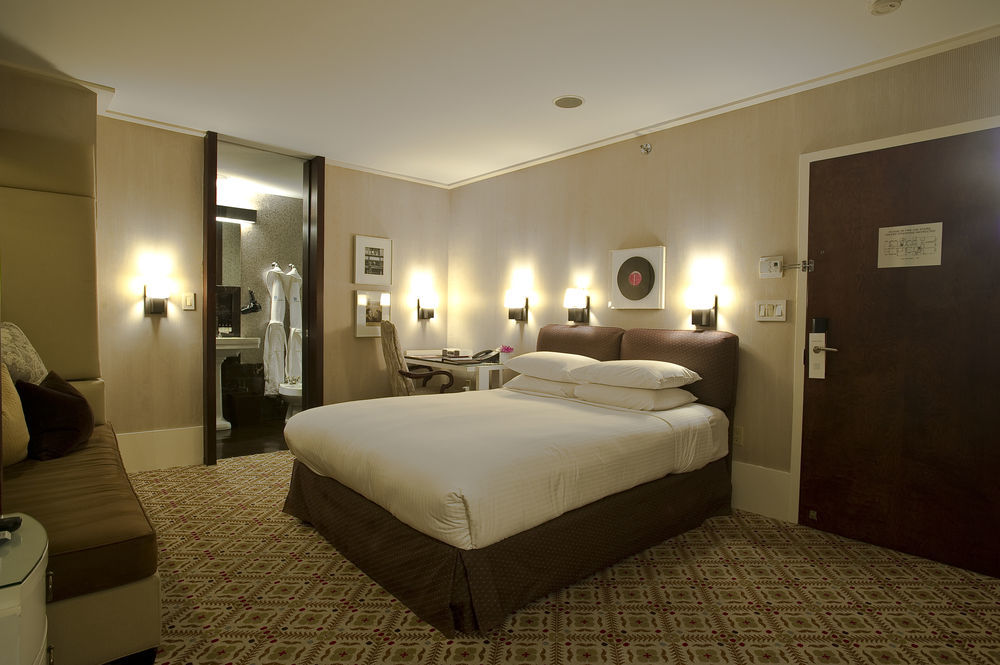 Club Hotel