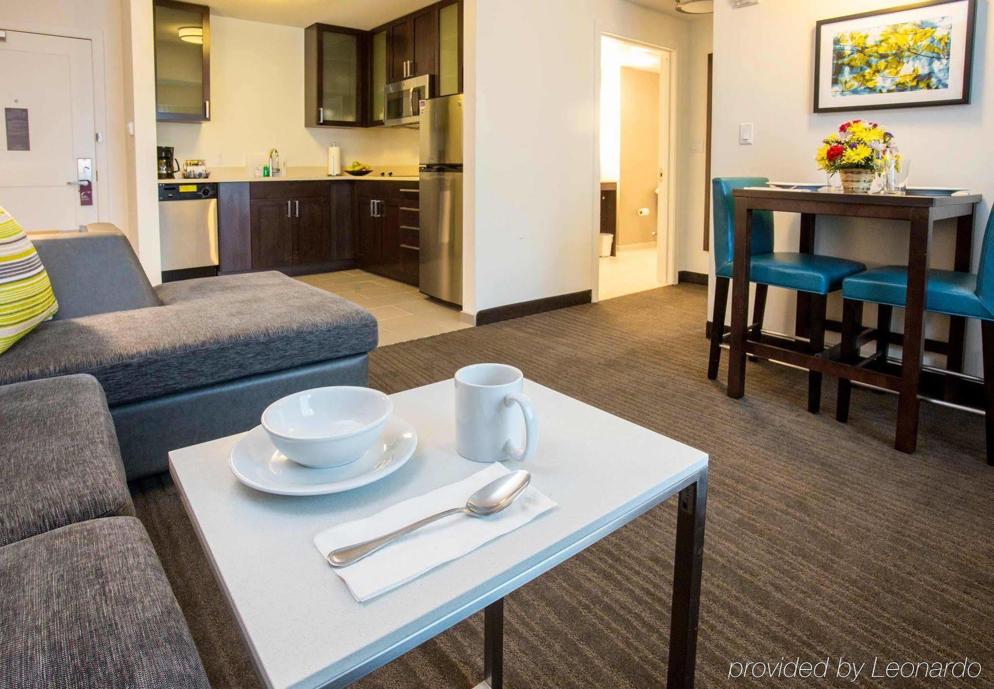 By Marriott The Bronx At Metro Center Atrium Hotel 3*