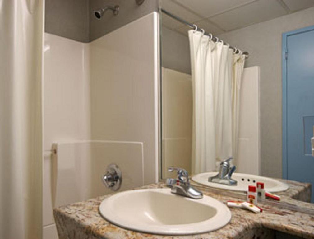 Hotel Super 8 By Wyndham Long Island Lga