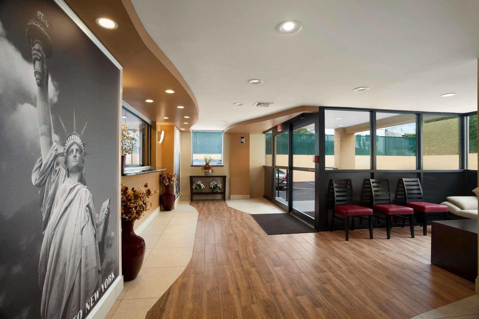 Super 8 Bronx Hotel