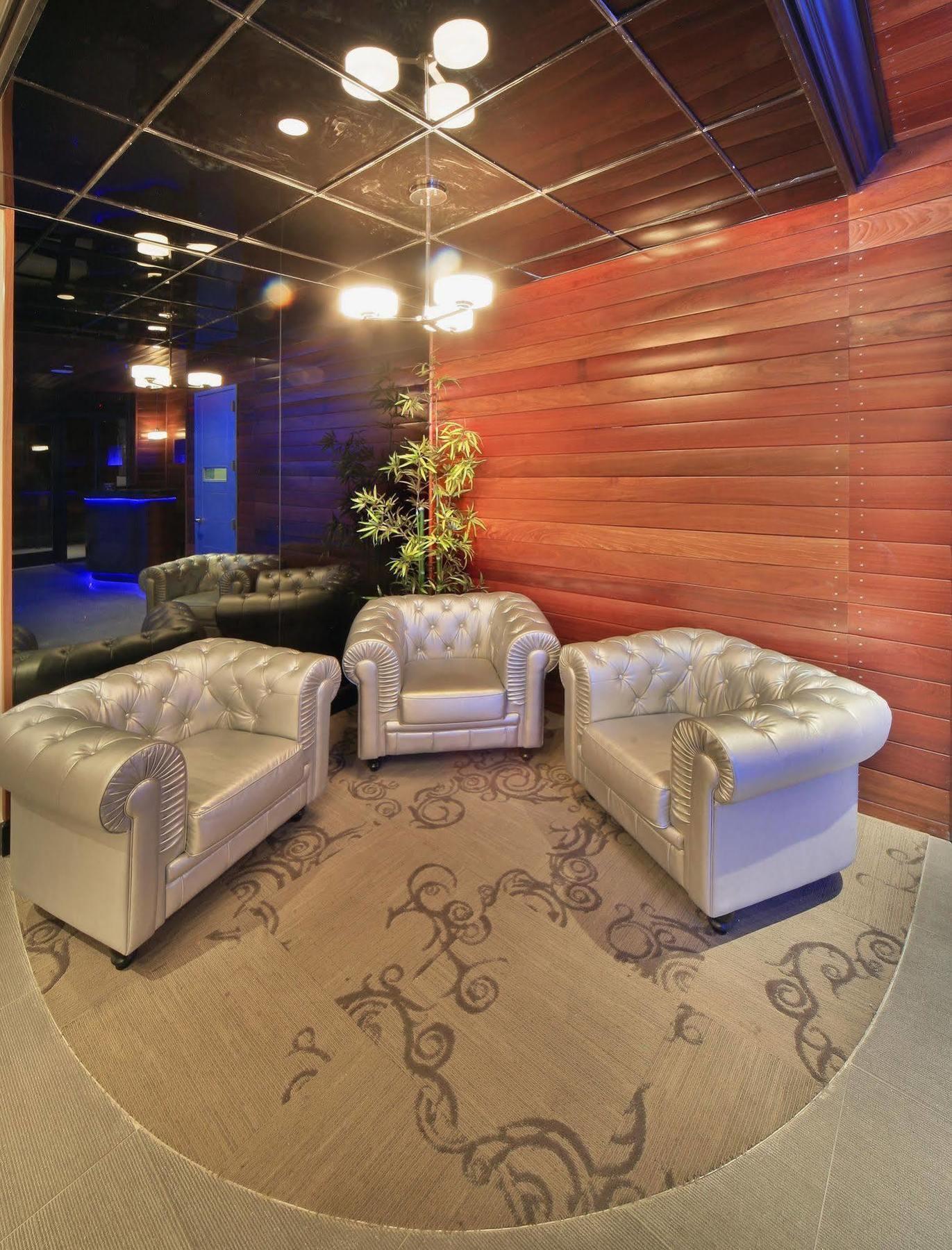 Condor By Luxurban Hotel New York
