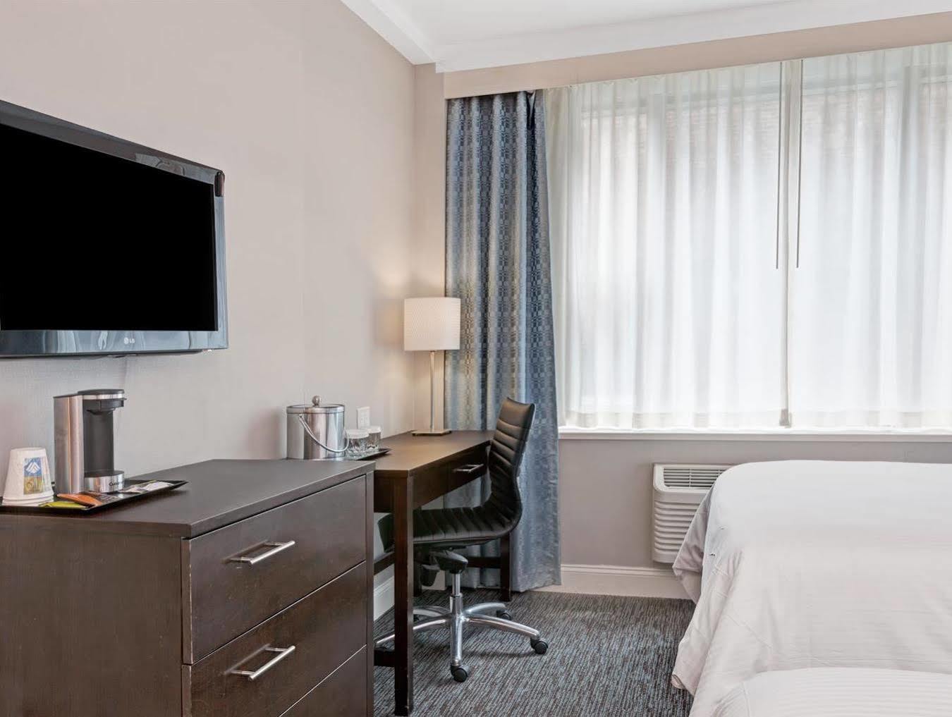 Wyndham Garden Long Island City 3*