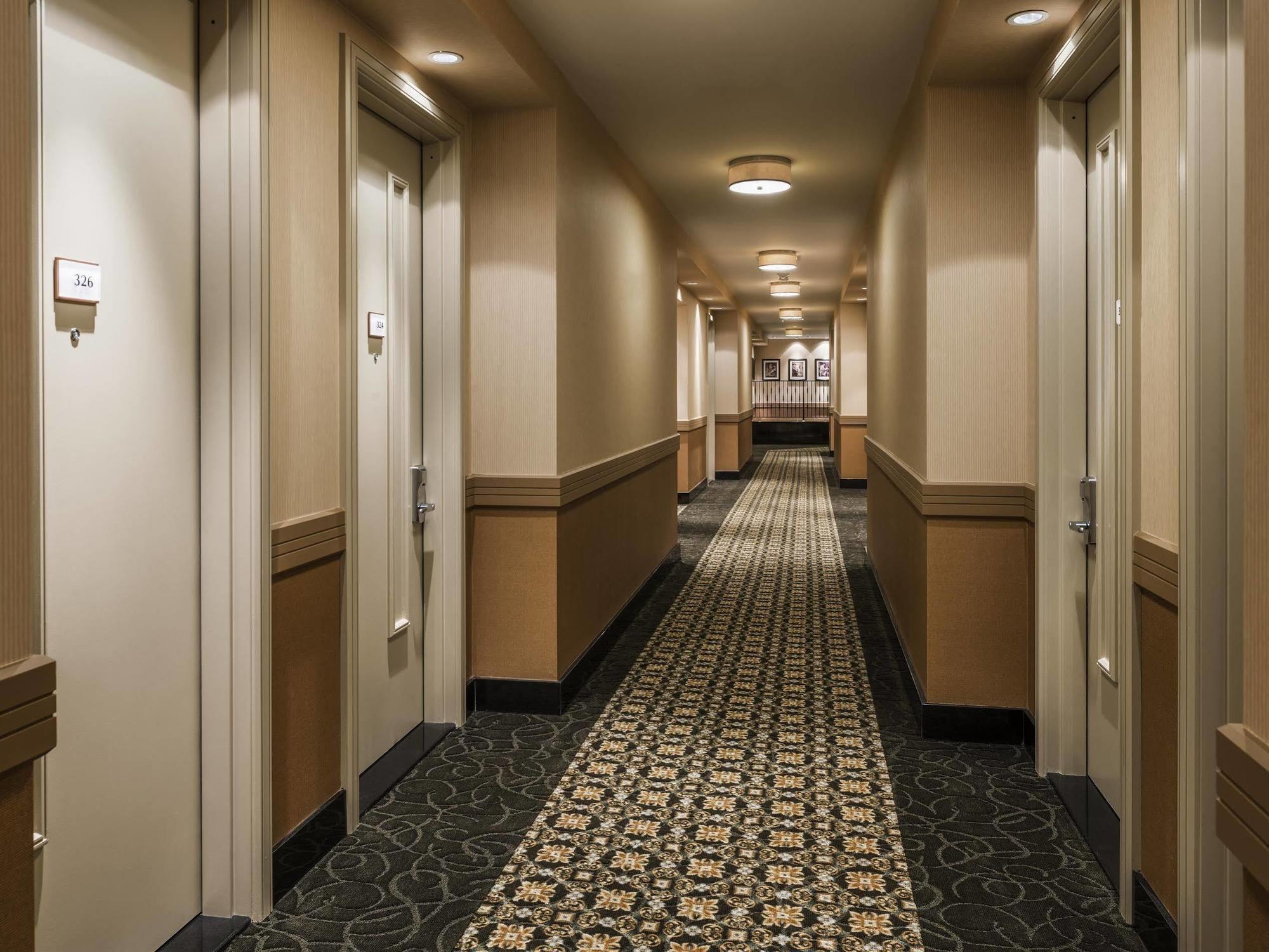 Opera House Hotel 3*