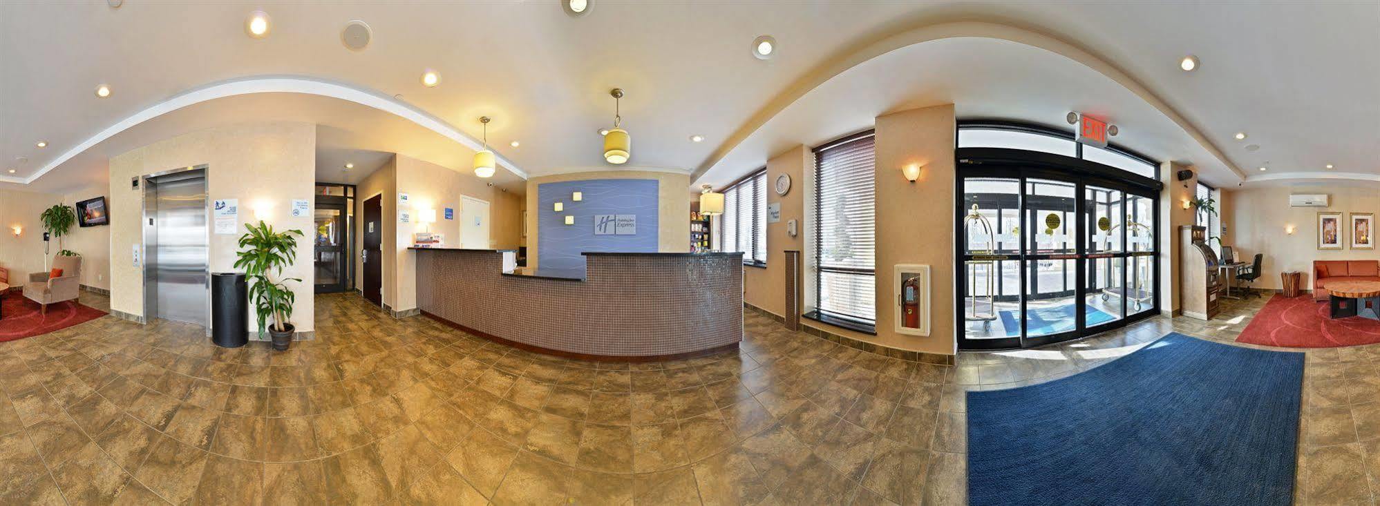 Hotel Holiday Express Staten Island West 3*