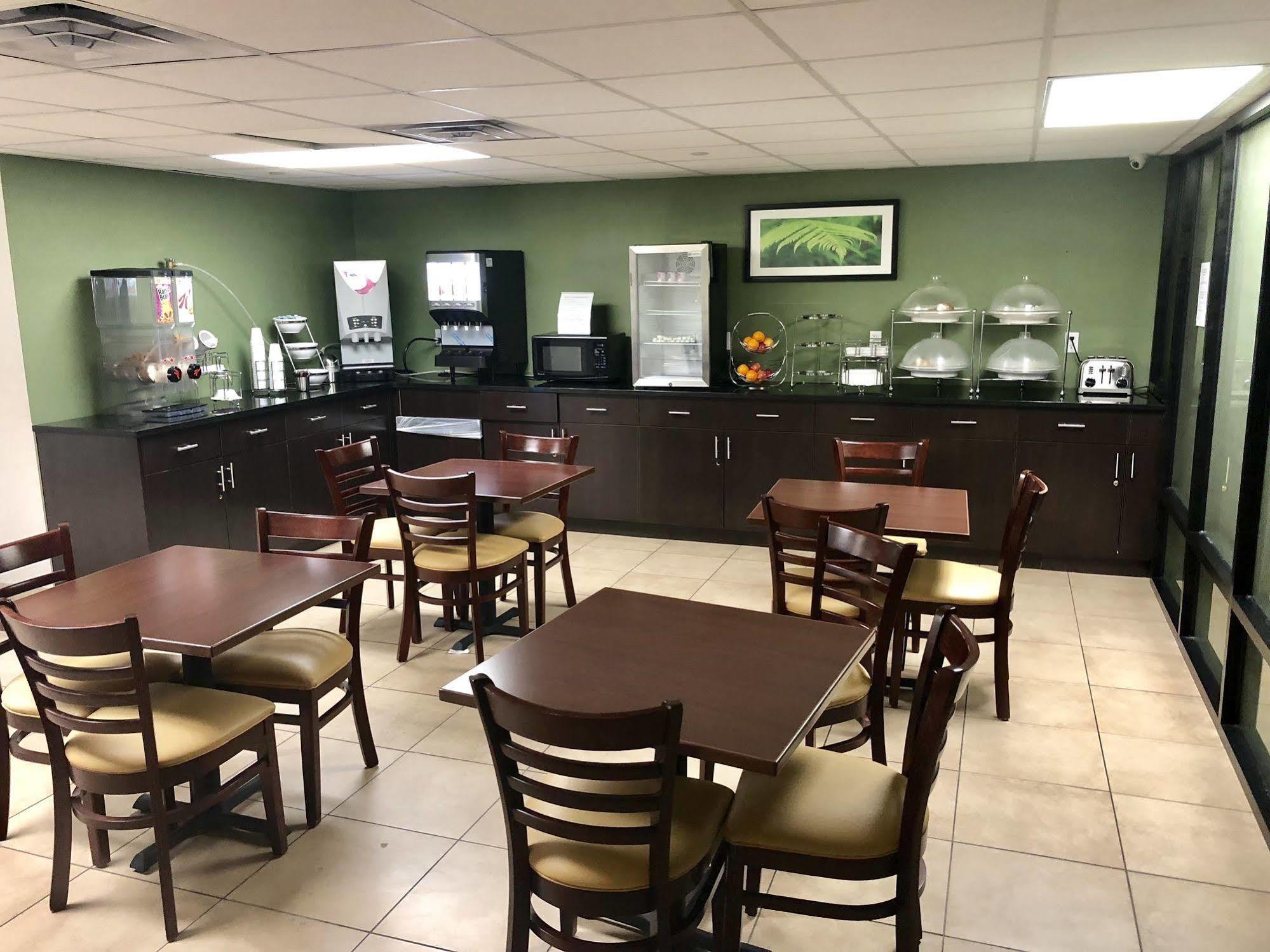 Days By Wyndham Brooklyn Borough Park 3*