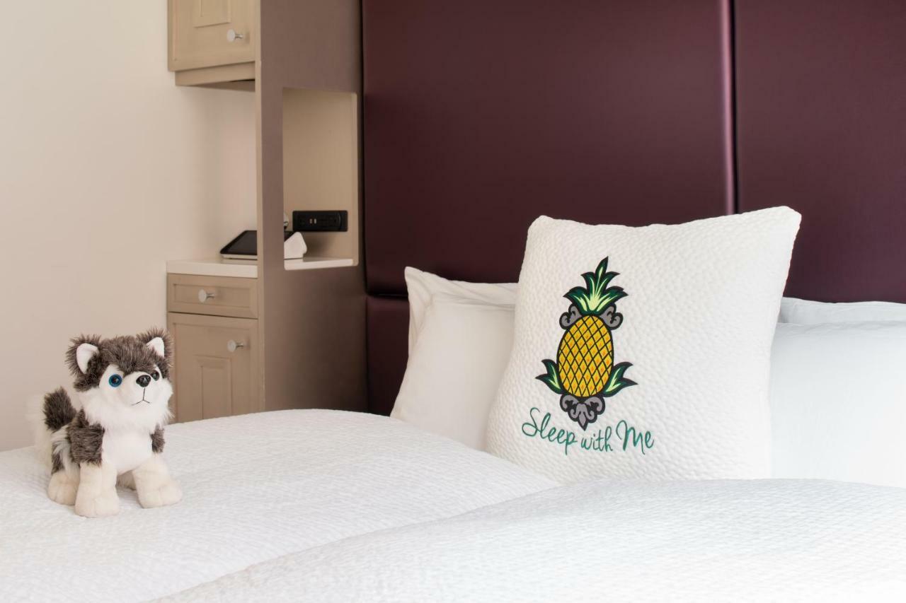 Staypineapple, An Artful Hotel, Midtown