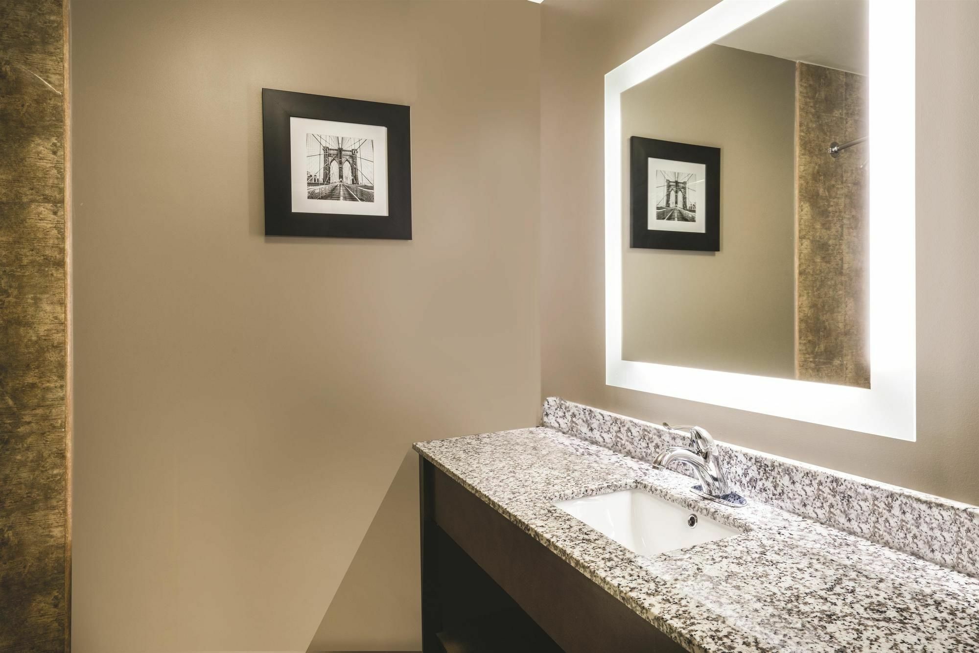 La Quinta By Wyndham Brooklyn Central Hotel