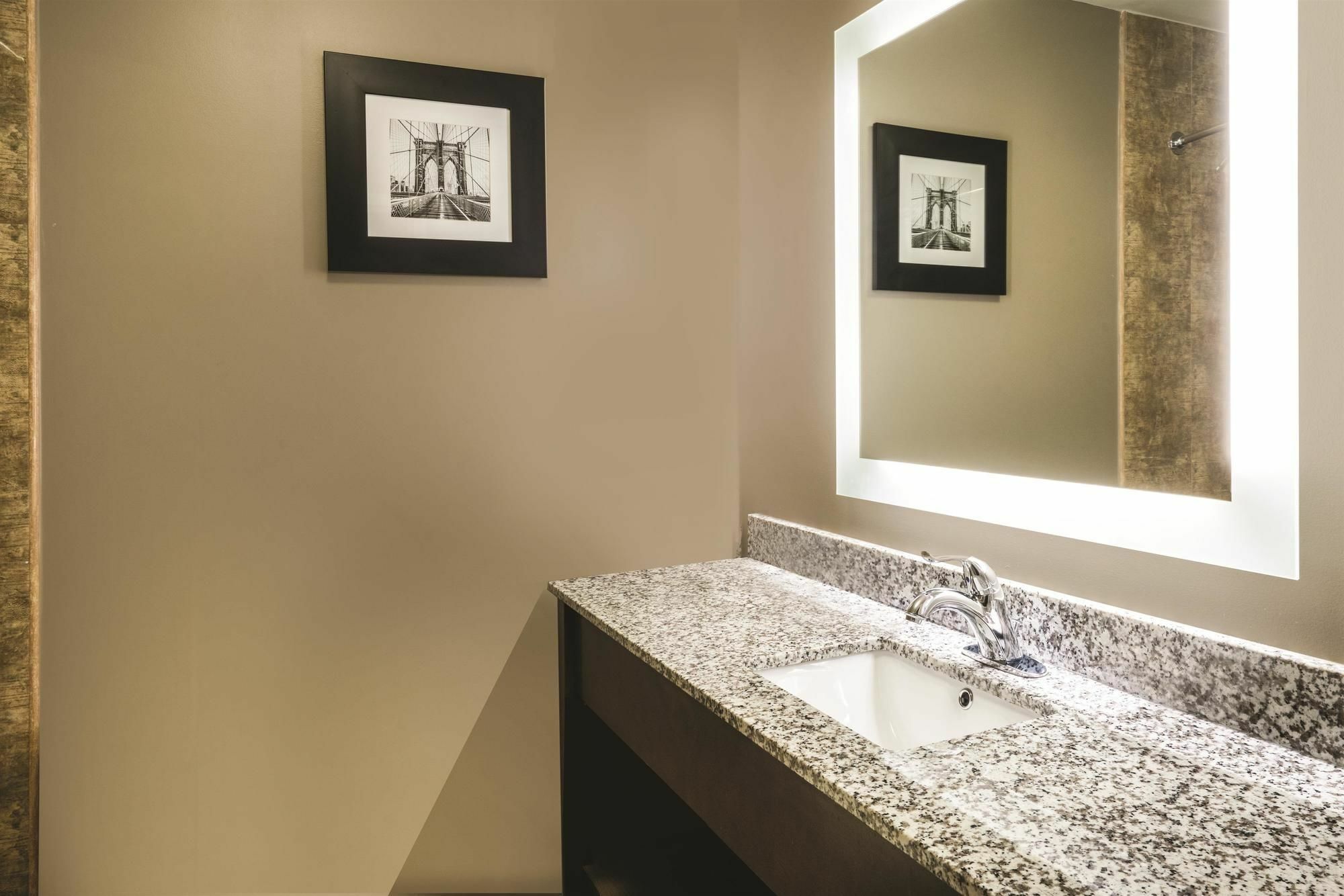 La Quinta By Wyndham Brooklyn Central New York