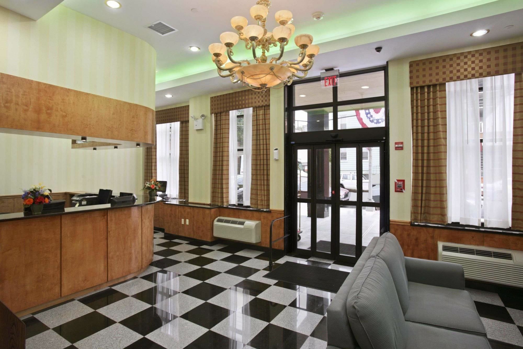 Royal Hotel 2*