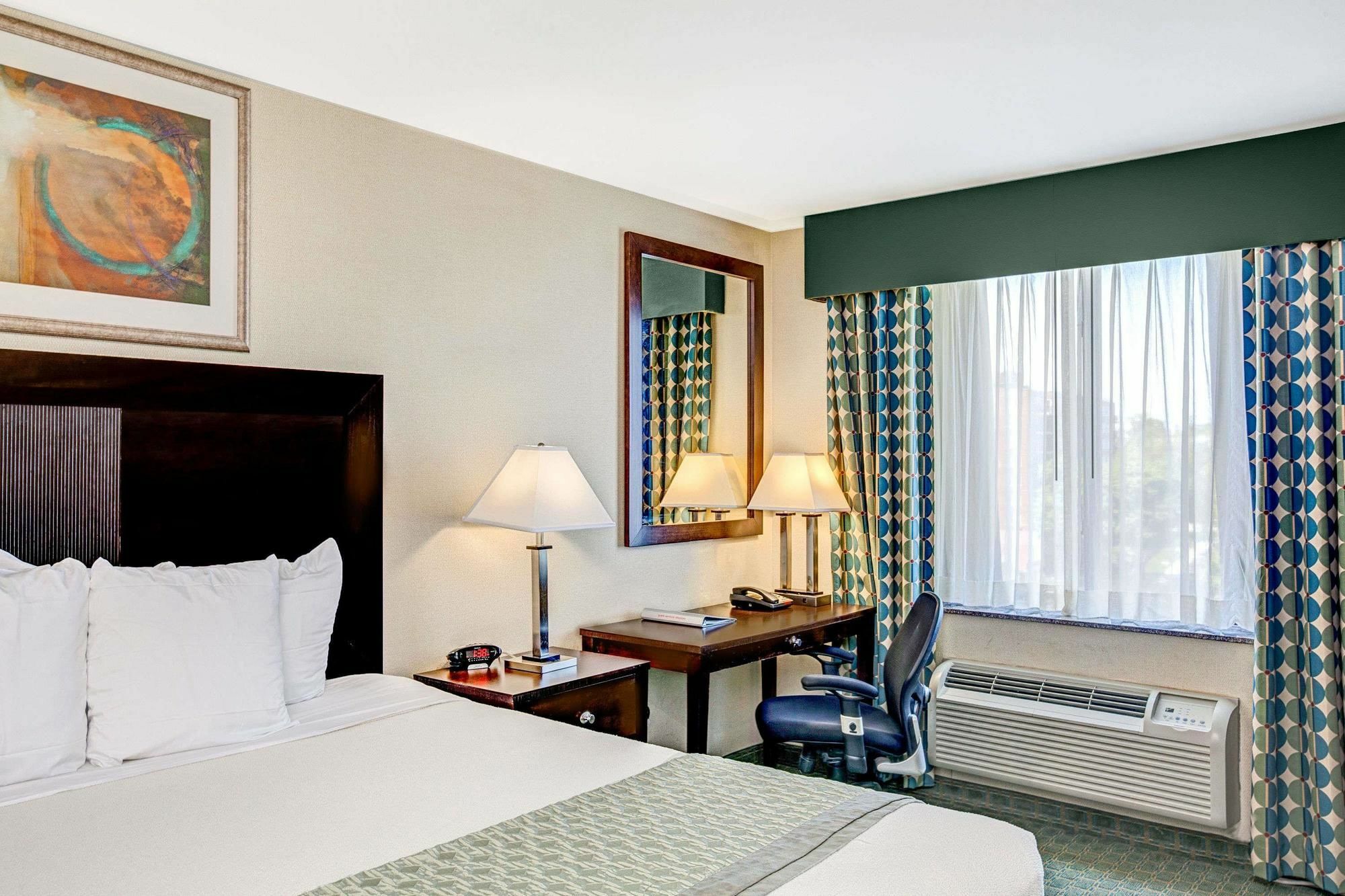 Hillcrest Near Jfk Airtrain Hotel
