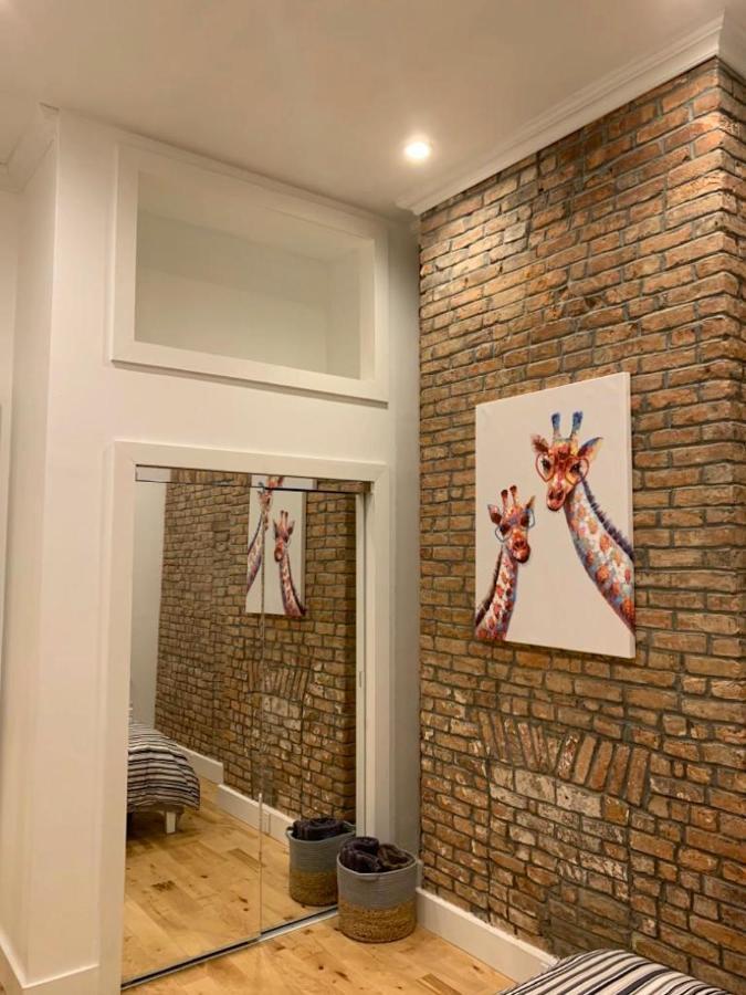 Newly Renovated Duplex 2 *