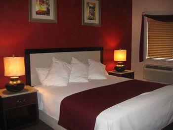 Surfside Three Motel 2*