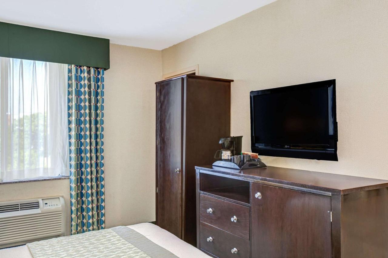 Hillcrest Near Jfk Airtrain Hotel 2*
