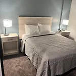 Deluxe Inn & Suites - Long Island City Nyc