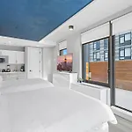Global Luxury Suites At The Arches