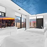 Global Luxury Suites At The Arches