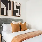 26-3A Studio Gramercy W&D Outdoor Courtyard
