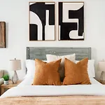 26-3A Studio Gramercy W&D Outdoor Courtyard