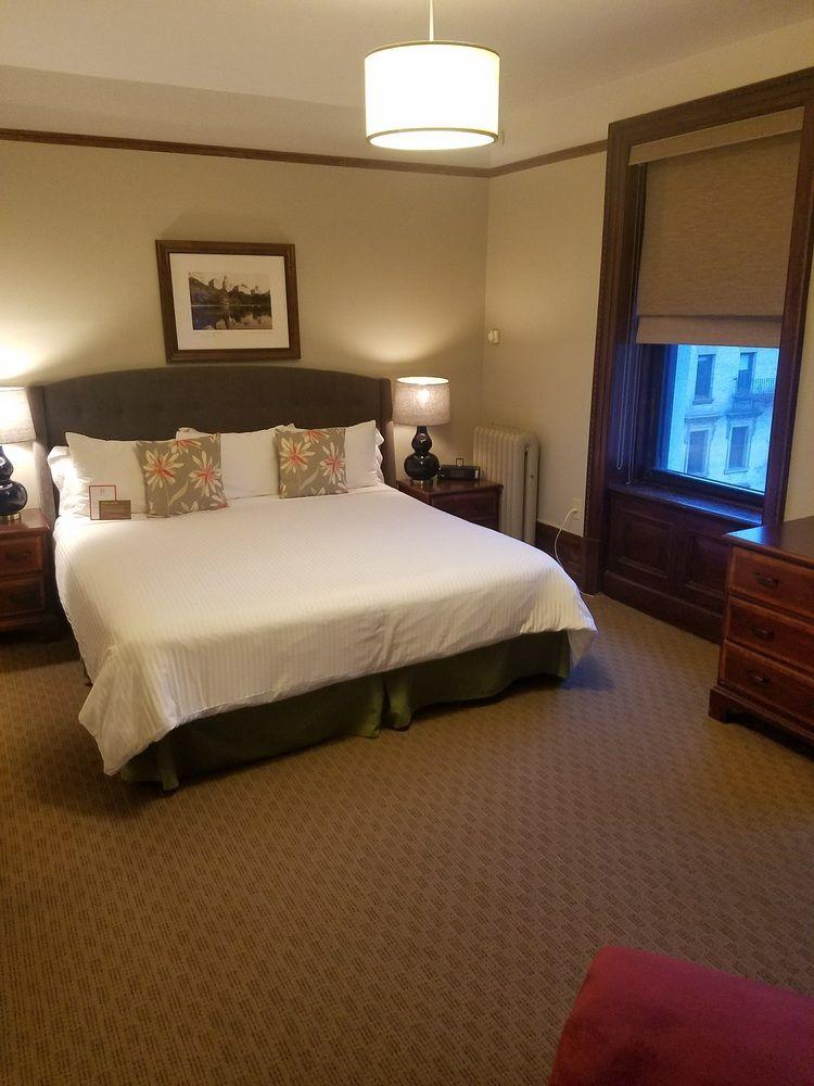 Wales Hotel