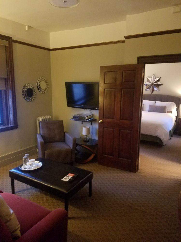 Wales Hotel 3*