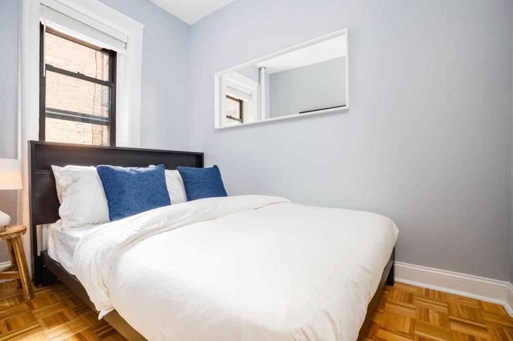 Amazing 2 Bedroom/3bed Full Time Square/broadway/central Park Apartment