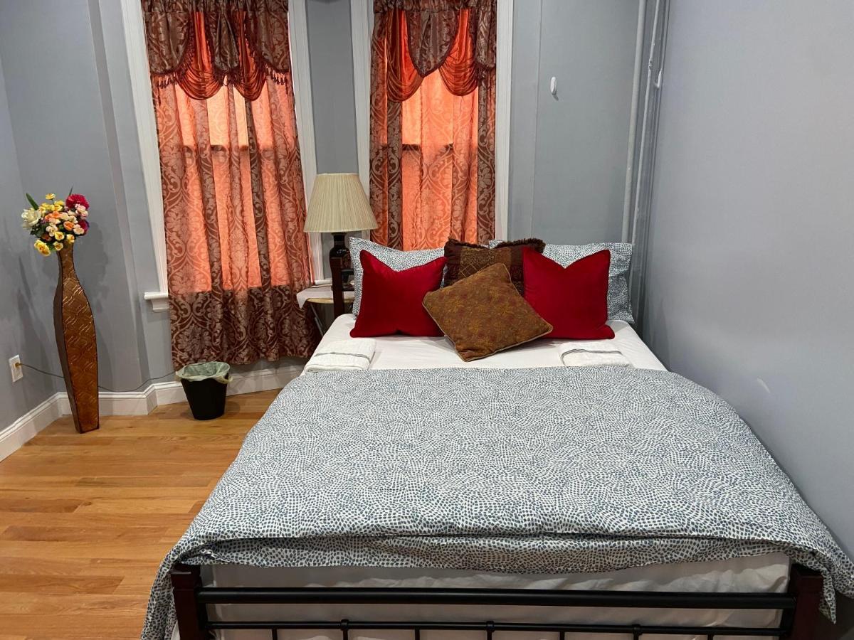 Guest house A Spacious In Queens New York