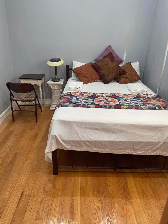Guest house A Lovely In Queens