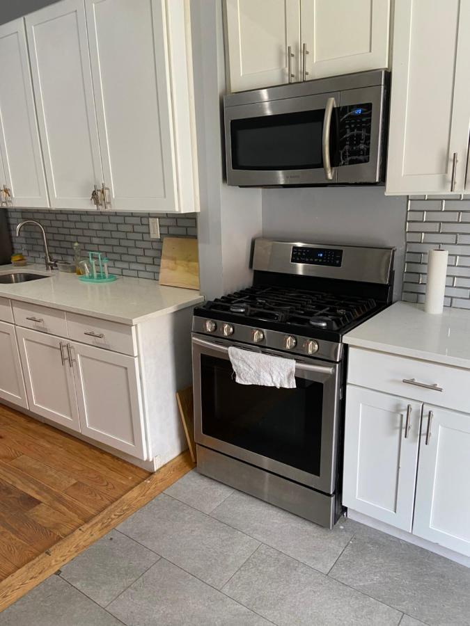 Guest house A Lovely In Queens *