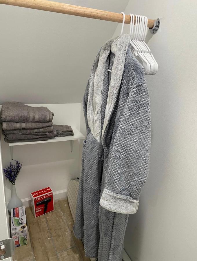 Apartment 145 St Queens Near Jfk, Lga, & Citi Field, Free Parking In The Backyard 646-667-6696