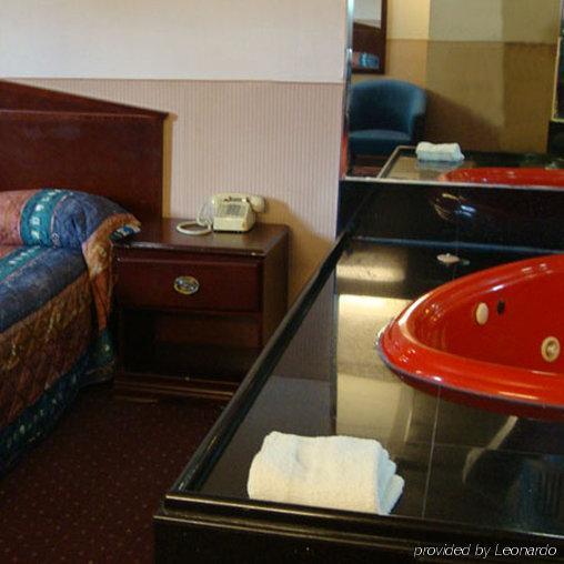 Riviera Motor Brooklyn 2*