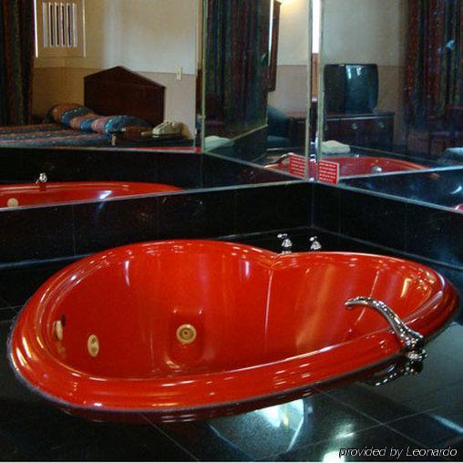 Riviera Motor Brooklyn Hotel 2*