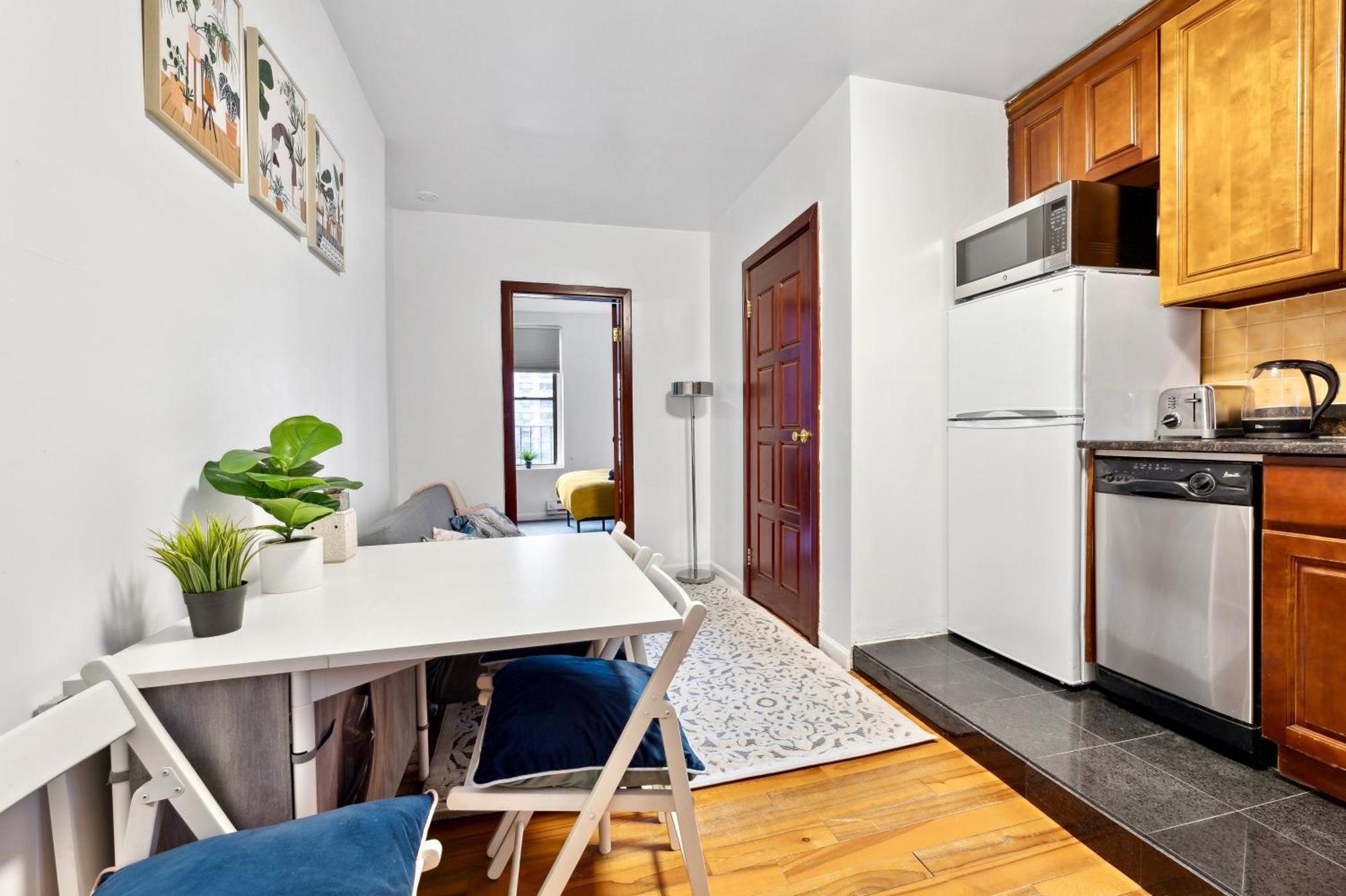 Apartment 2 Bd Central Apt Next To Diamond District *